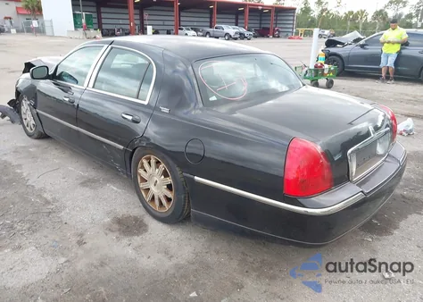 2008 Lincoln Town Car Signature Limited z USA, uszkodzony, nr VIN 2LNHM82W08X655680